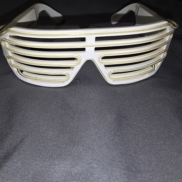 {SOLD} Elite Eyewear Wireless Light-Up Shutter Shades (Blue/White Frame) - Picture 3 of 8